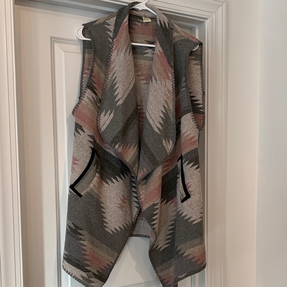 Geometric Patterned Gray Cardigan Vest